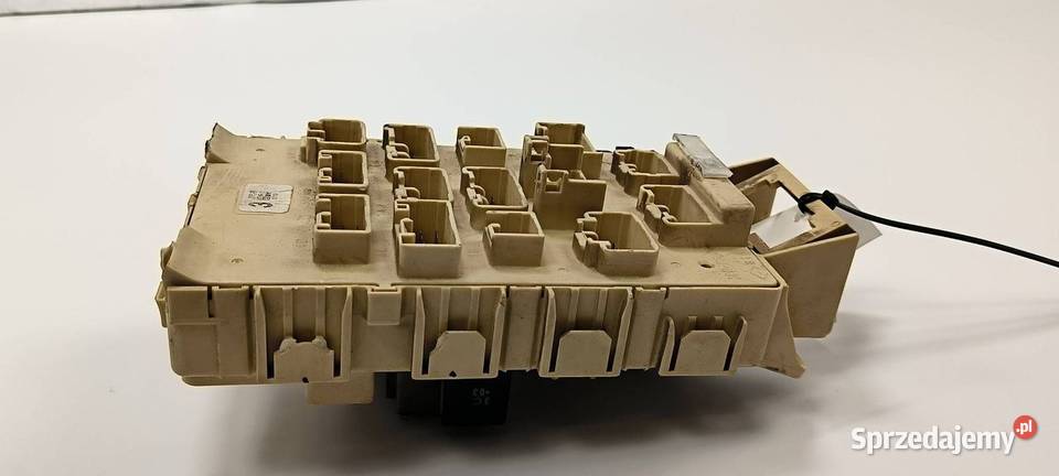 SKRZYNKA BEZPIECZNIKÓW TOYOTA YARIS I osobowe