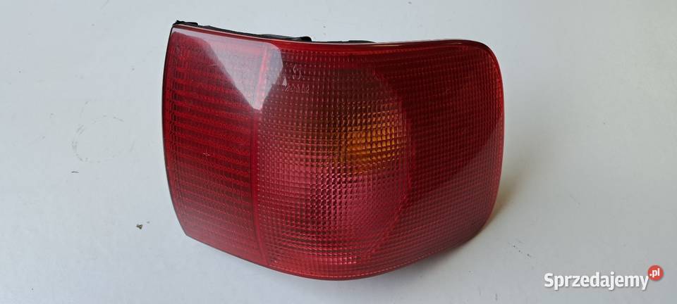 Lampa tylna prawa 8A0945096D Audi 80 B4 Sedan Luzino