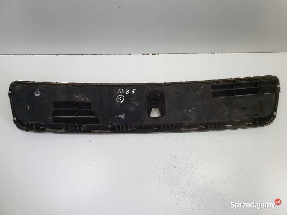 Audi A4 B5 PRZEDNIA ATRAPA grill gril 8D0853651A osobowe Rudka