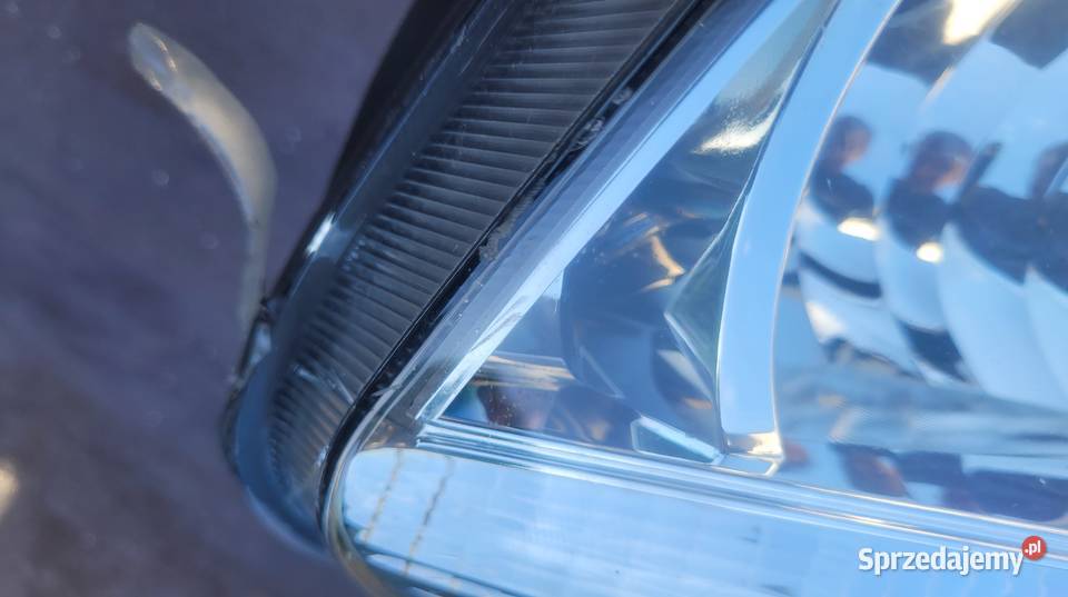 DACIA DUSTER I LAMPA PRAWA 260601153R DACIA sprzedam