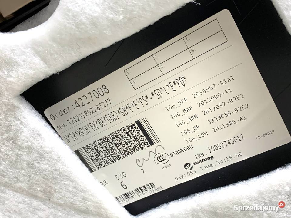 BOCZEK DRZWI PRAWY TYŁ MERCEDES GLE SUV 1518