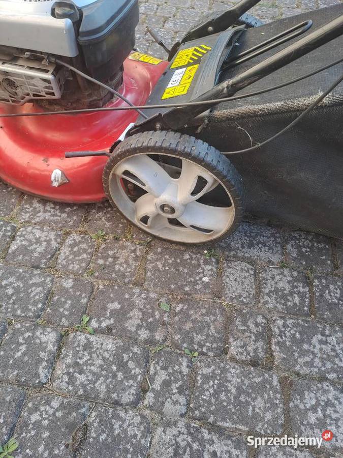 Kosiarka spalinowa MTD z napędem i koszem Rumia