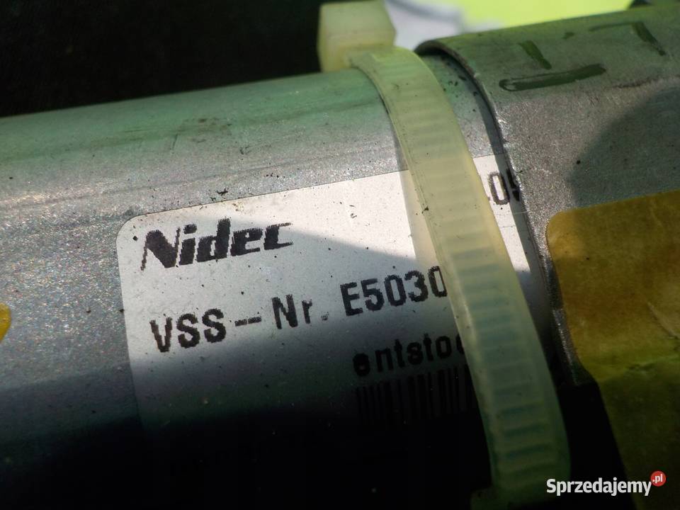 VW PASSAT B6 20 TDI 09r silniczek klapy