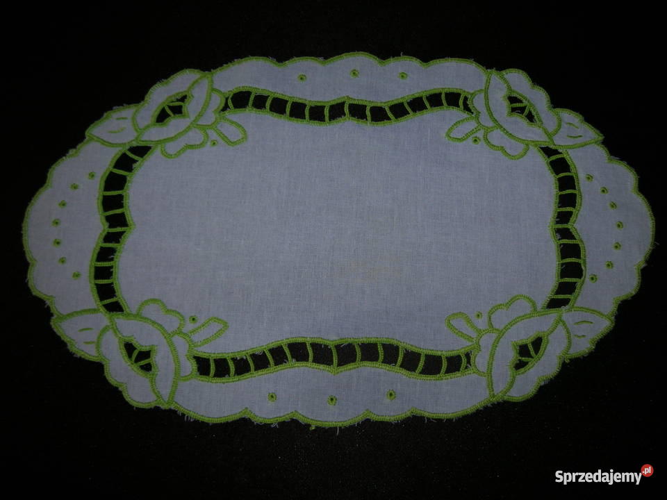 Serwetka haftowanaWymiary 37x22 Art S41 Obrusy i serwety