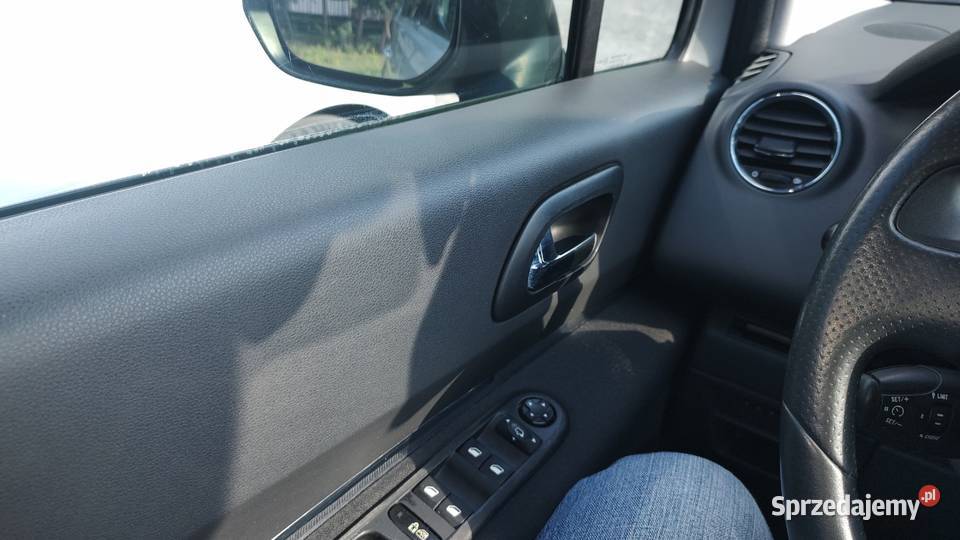 Peugeot 5008 srebny ładny rocznik 2009 elektryczne szyby łódzkie