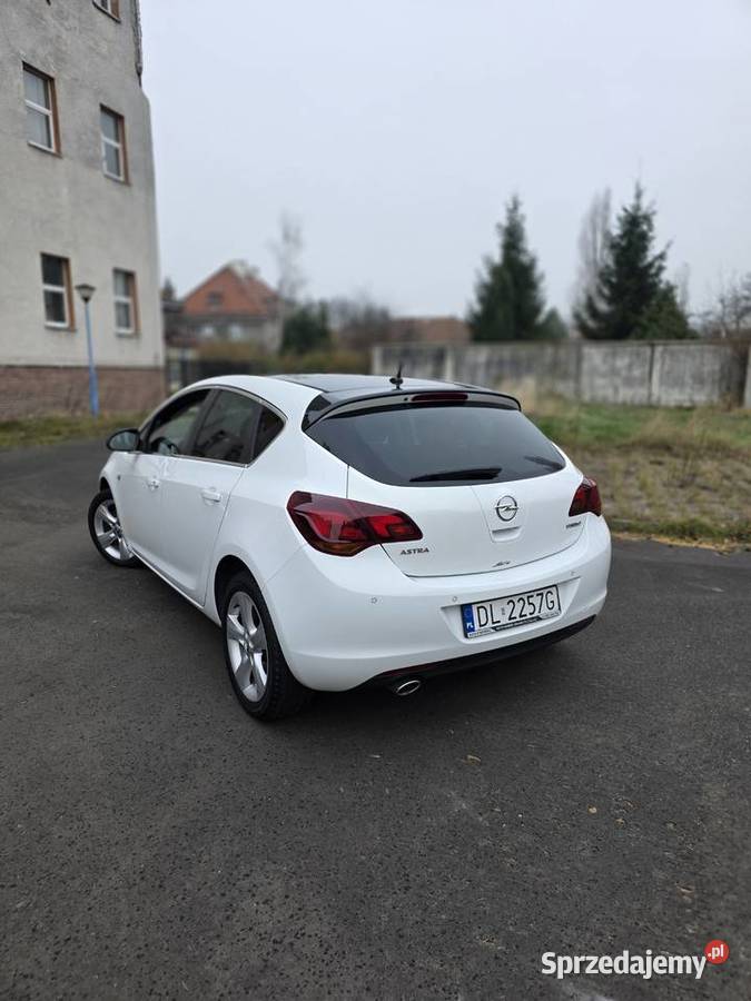 Opel Astra J 2021 14 Benz Hatchback Legnica