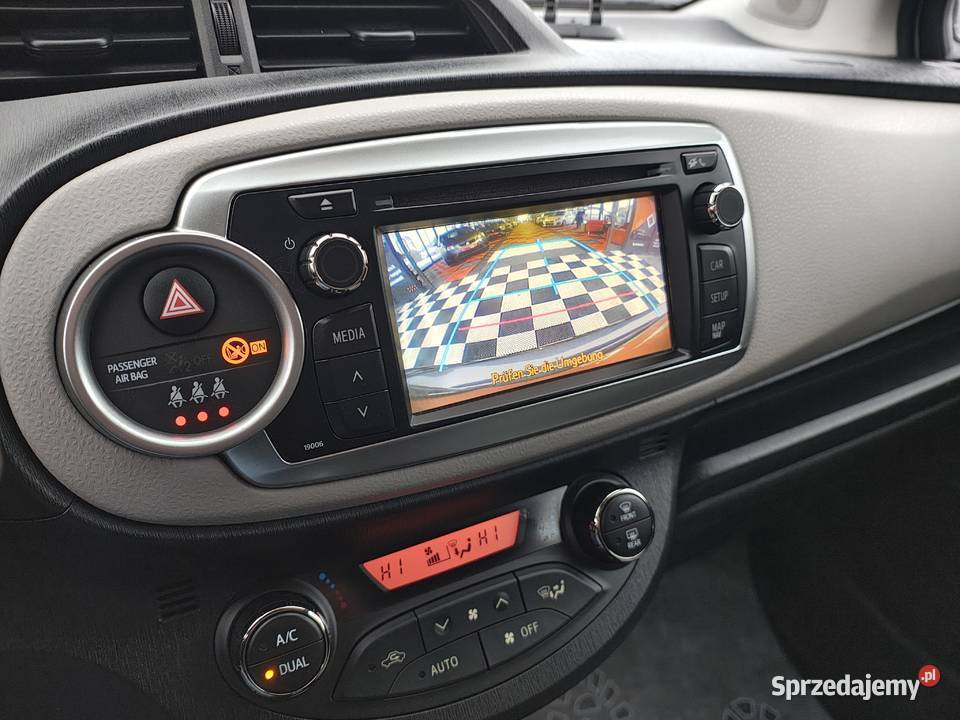 TOYOTA YARIS 13BENZYNA Kamera Cofania Zadbana lakier metallic Yaris Zarszyn