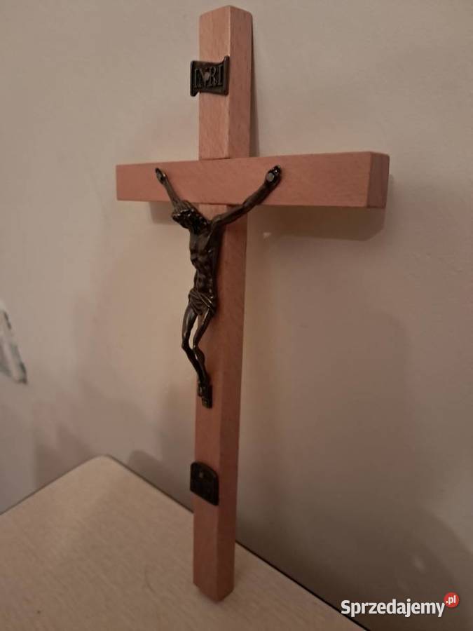 Krzyżyk drewniany z figurką Chrystusa do Figurki i rzeźby