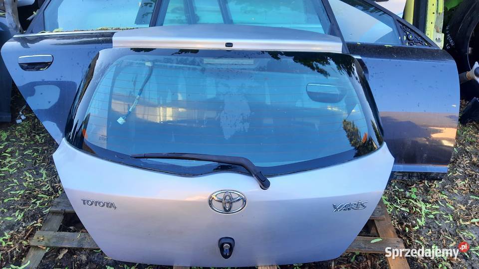 klapa bagażnika Toyota Yaris II srebrna Dębno