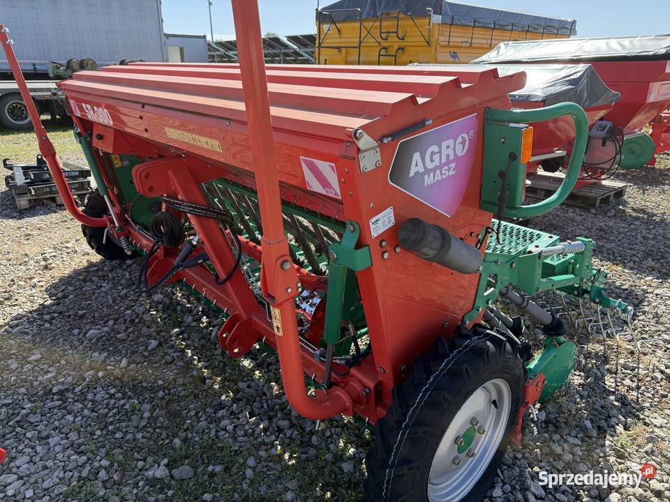 Siewnik zbożowy SR 300 AgroMasz lubelskie Rudnik Szlachecki