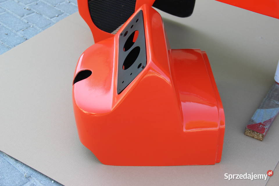 Maska z pulpitem do ciągnika C330 kolor RAL 3020 Kabina i karoseria Rogóźno