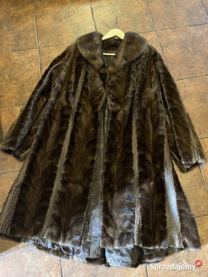 Orzechowe brązowe futro z norek skóra print Łowęcin