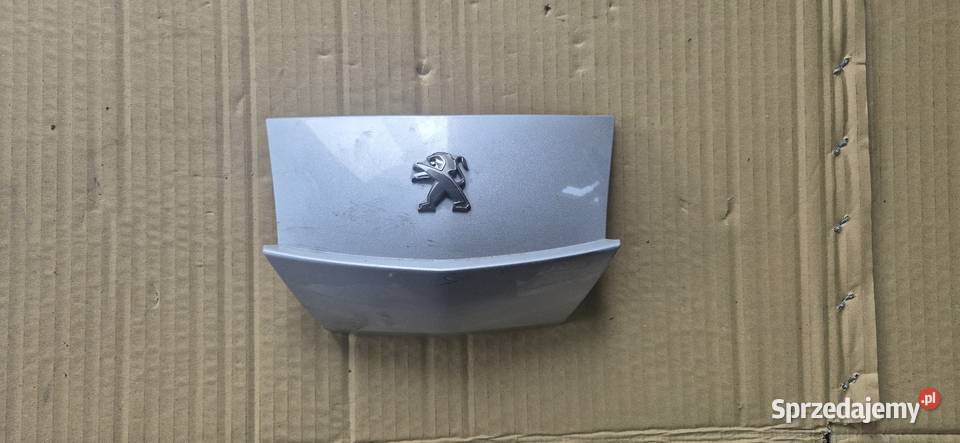 Zadupek łącznik osłona między lampami Peugeot Poręba Wielka