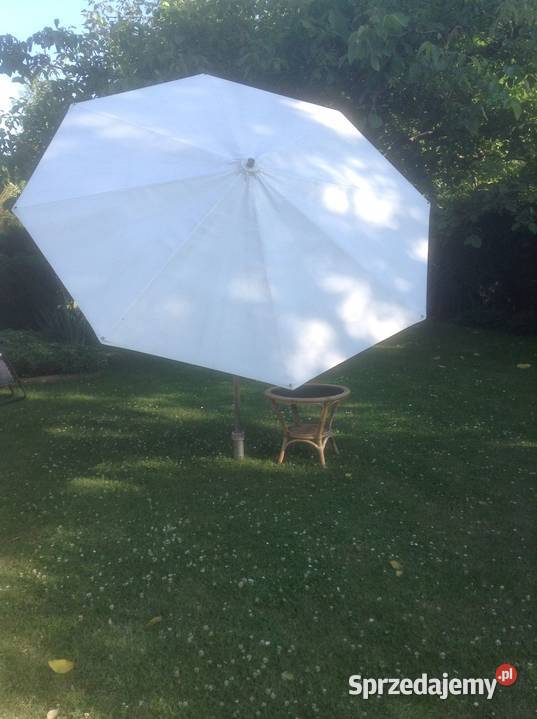 Parasol ogrodowytarasowy z uchylna czaszą o