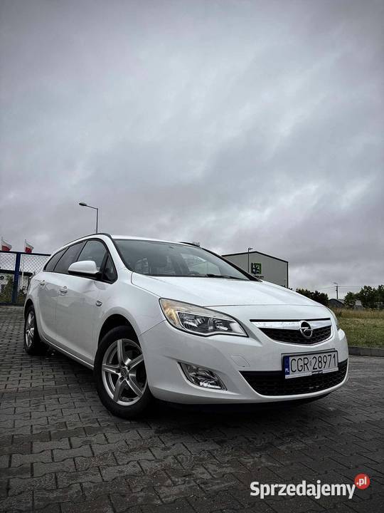 Opel Astra J 14 101 doinwestowana zadbana Zarejestrowany w Polsce Grudziądz