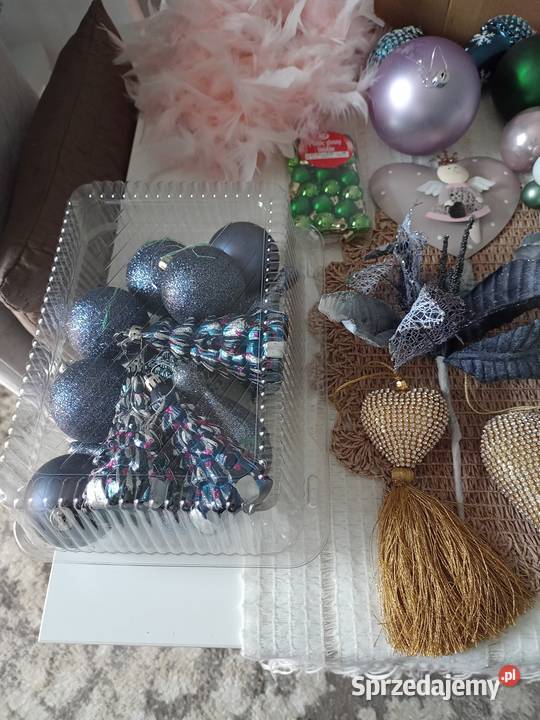Zestaw bombek i ozdób świątecznych