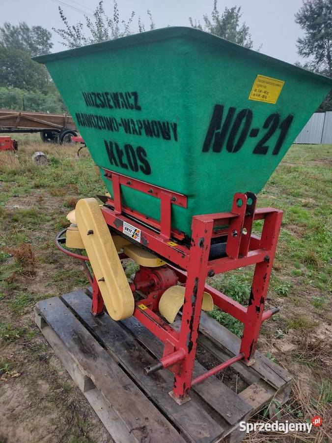 Rozsiewacz nawozów Motyl Kłos nowy dowóz Rozsiewacze nawozów Rolnictwo Spławy Pierwsze