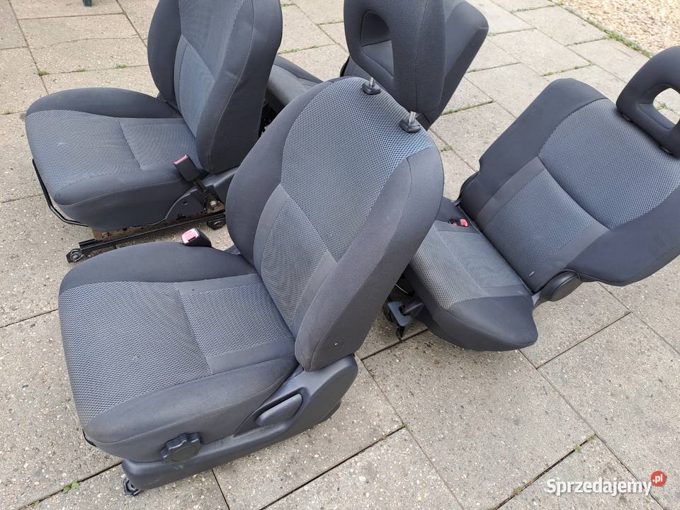 Toyota Rav 4 II 5D 4WD 4x4 komplet foteli plus Jastrzębie-Zdrój