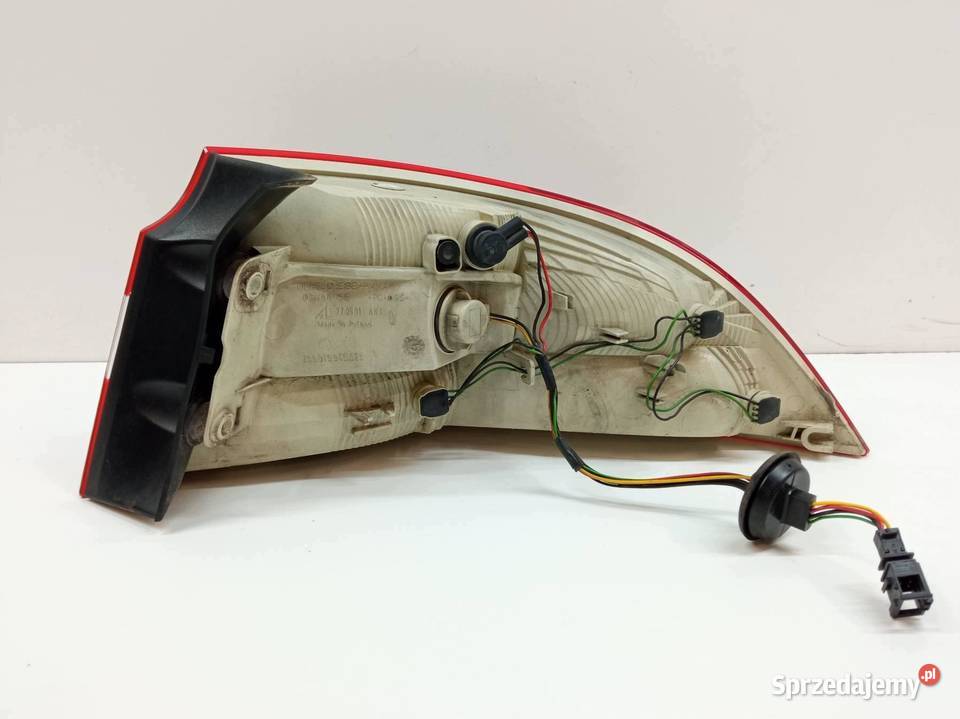 LAMPA TYŁ LEWA SEDAN EU 3T5945095 Skoda Superb Rok produkcji 2009