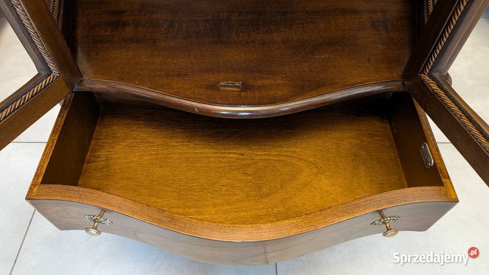 Włoska witrynaserwantka ludwikowska orzechsklep Dąbrowa Górnicza