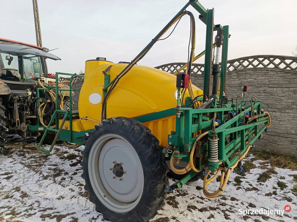 Opryskiwacz polowy ciągany Agro Wiki 1500 l Zaczepiane