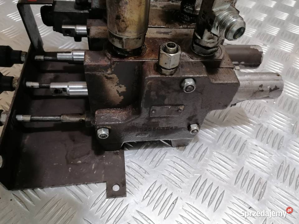 Rozdzielacz EHR Massey Ferguson 6110 6120 6130 Części zamienne Drohiczyn