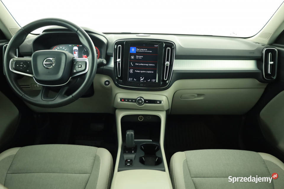 Volvo XC40 D3 światła LED