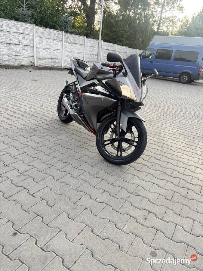 Yamaha yzfr12550 Trzyciąż