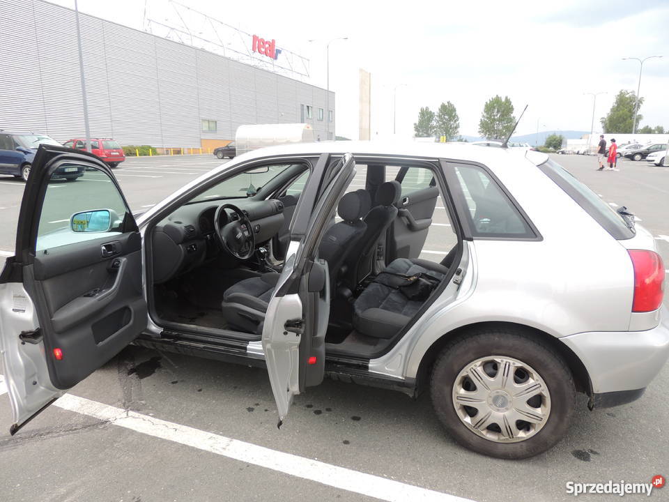 Audi A3 2000 16 benzyna 5 drzwi srebrny Jelenia Góra