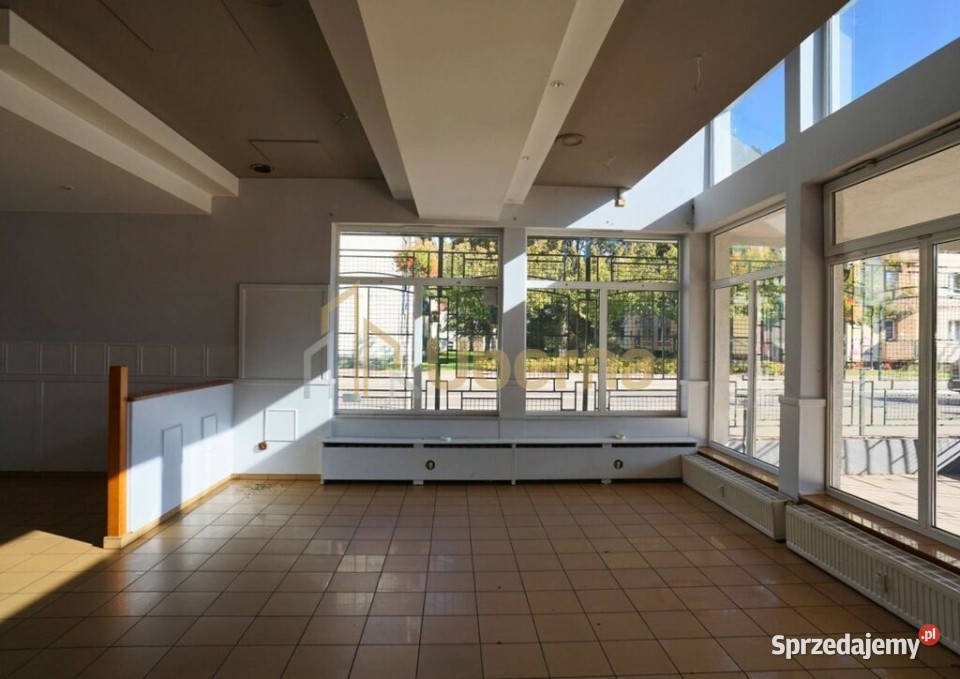 Duży lokal z witrynami Goleniów Centrum sprzedam
