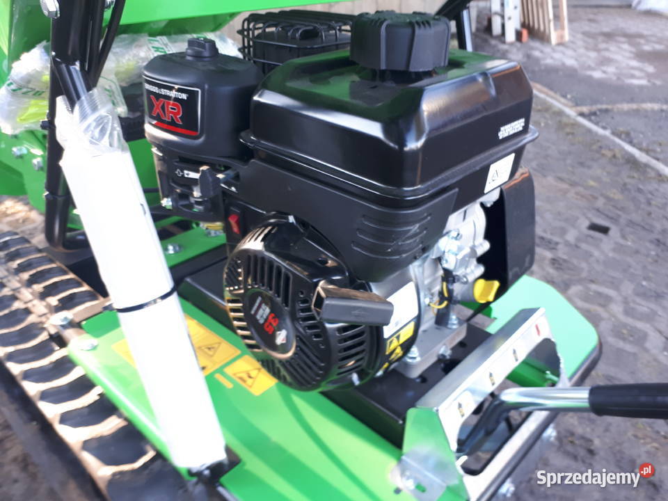 Rębak do gałęzi 10 z silnikiem 18 na gąsienicach Głogoczów
