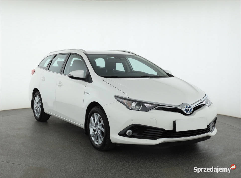 Toyota Auris Hybrid Rok produkcji 2018 Samochody osobowe mazowieckie