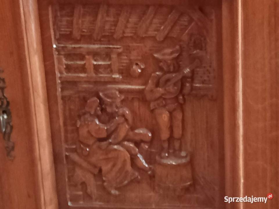 Kredens drewniany rzeźbiony