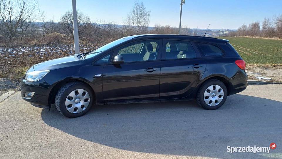 Opel Astra J 14 Sports Tourer Ostrowiec Świętokrzyski sprzedam