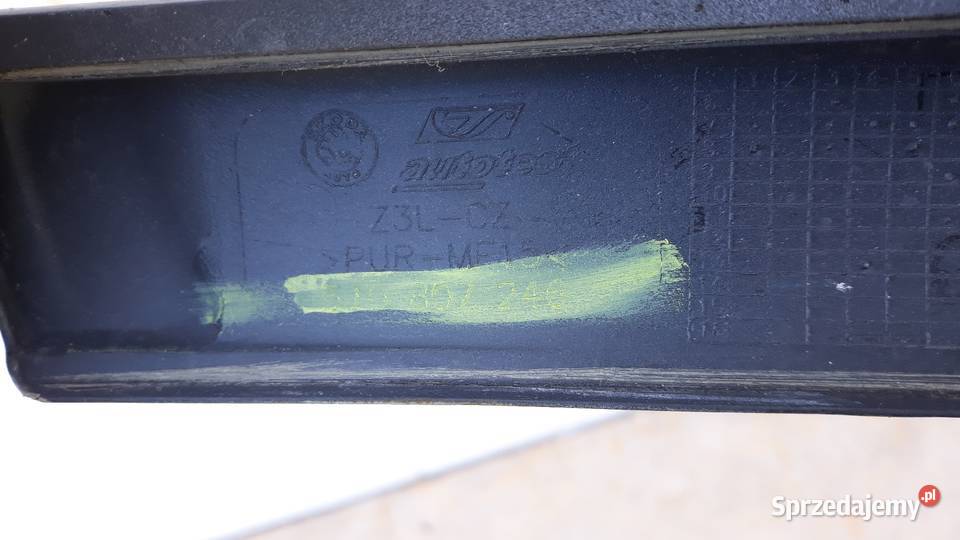 SKODA FABIA II 2 SCOUT DOKŁADKA PRZÓD PRAWA listwy na zderzak Międzychód
