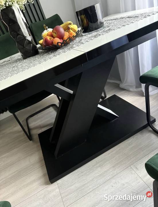 Rozkładany stół z krzesłami 139cm Rybnik