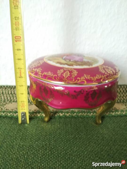 Porcelana francuska sygnowane puzderko na
