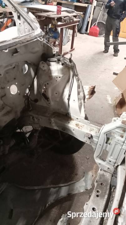 Toyota Yaris błotnik prawylewy Sokołów Małopolski