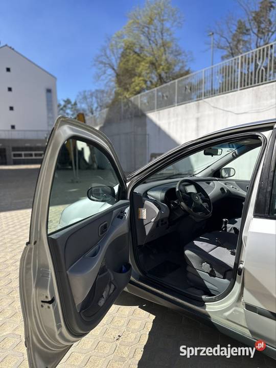 Nissan Almera Tino centralny zamek Police