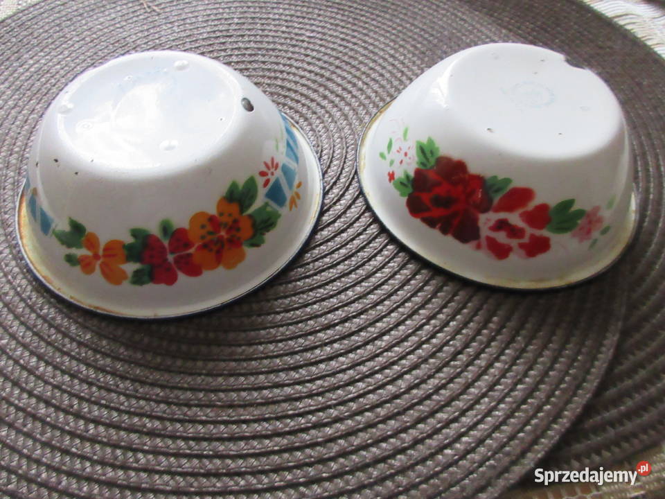 Metalowe miseczki z wzorami