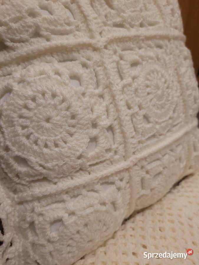 Poduszki wykonane na szydełku rozmiar 30 na 40 kujawsko-pomorskie Mrocza