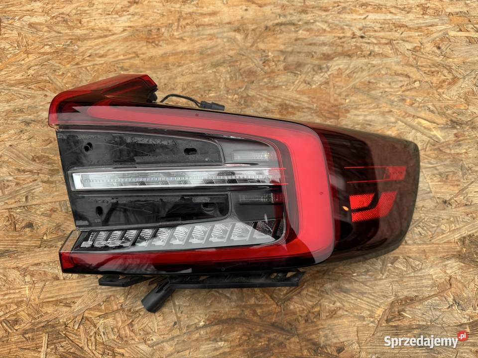 Lampa tył tylna prawa rh w błotnik Volvo c40 osobowe