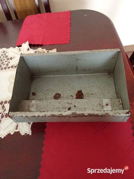 Fiat 126p ST Skrzyneczka narzedziowa pod fotel Tomaszów Mazowiecki