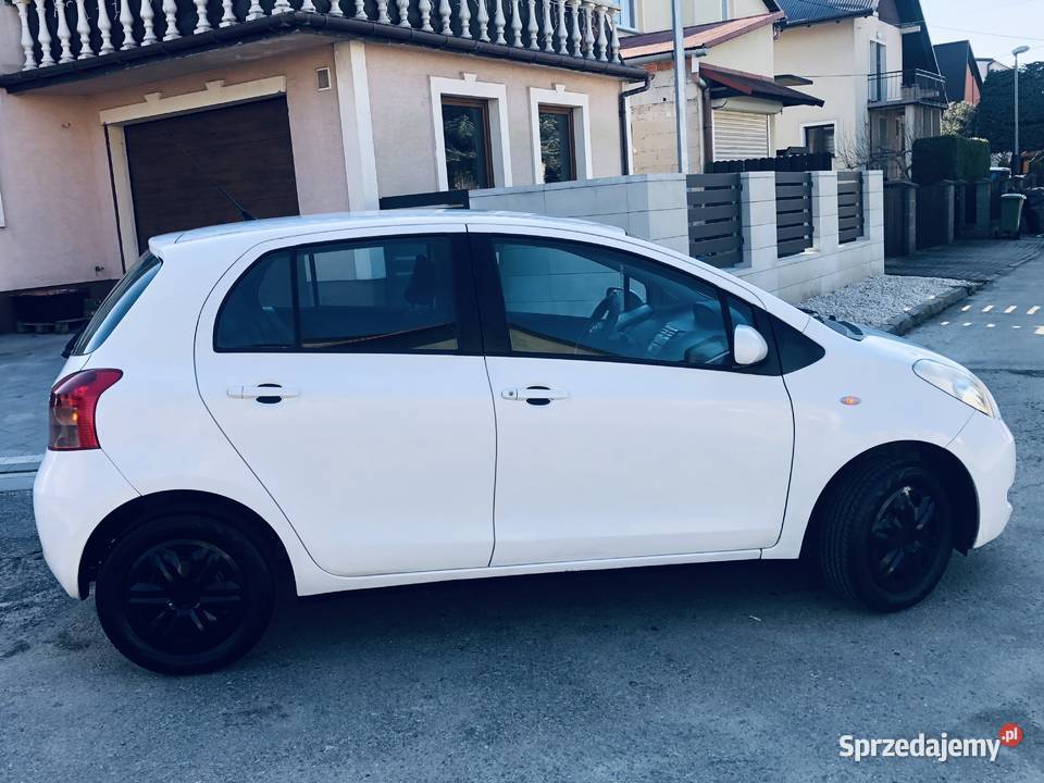 Toyota Yaris II 10VVTi 69 Biały akrylowy Rok produkcji 2007 Przeworsk