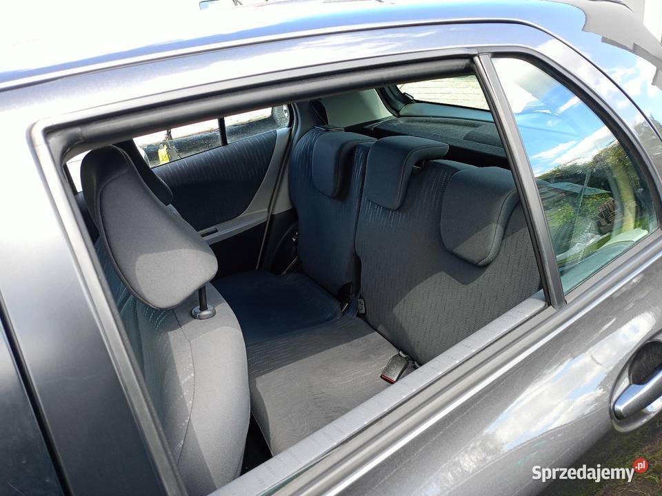 Toyota Yaris 13 101 130 benzyna