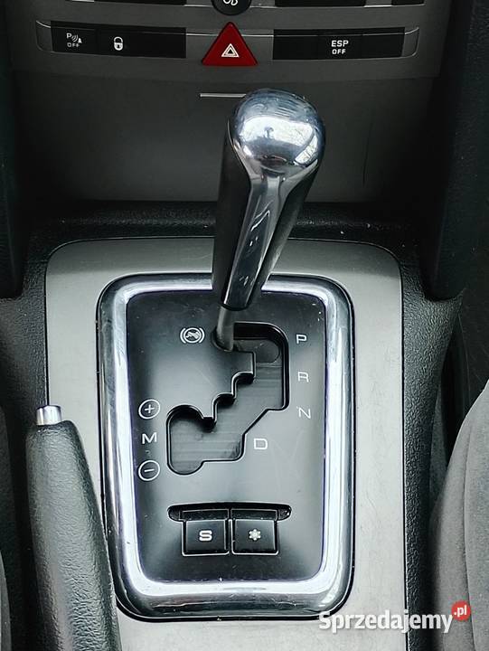 Peugeot 407 SW 20 16V 136 100kW srebrny