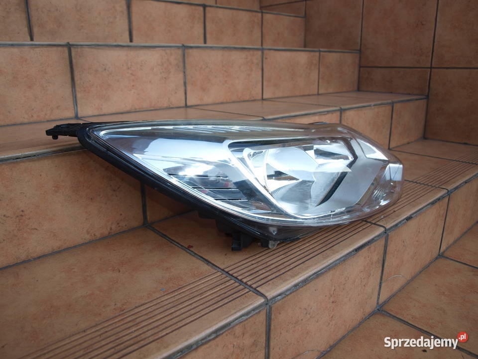 Ford Focus Mk3 lampa prawa przód zwykła 2011 wielkopolskie Kalisz