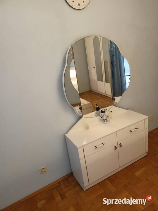 Sypialnia elegancka i funkcjonalna z dużym