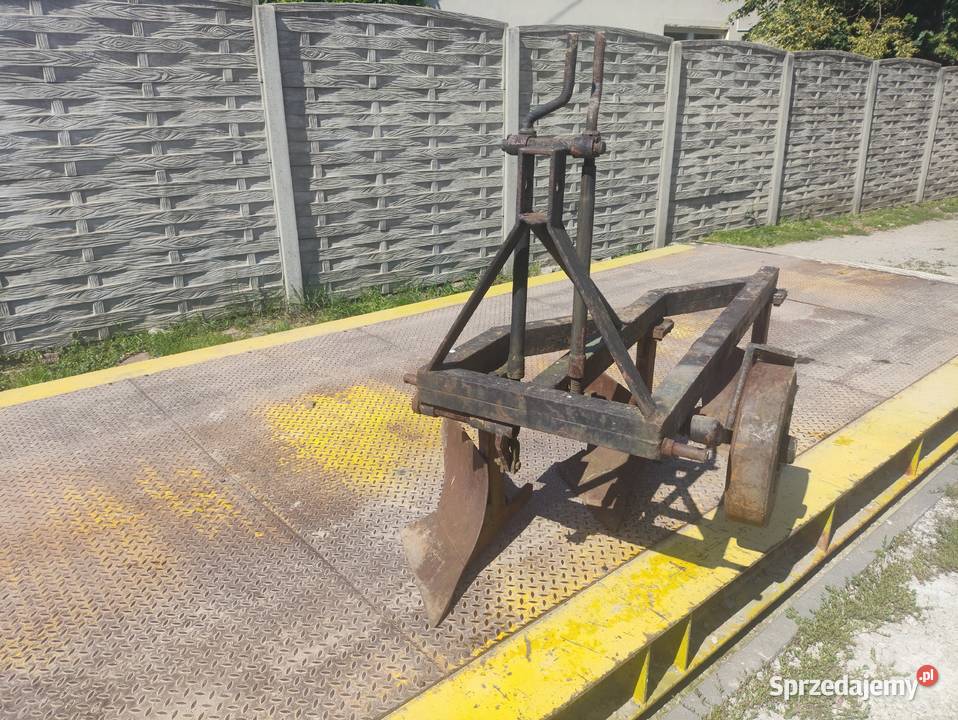 Pług 3skibowy nieuszkodzony Rzeszów