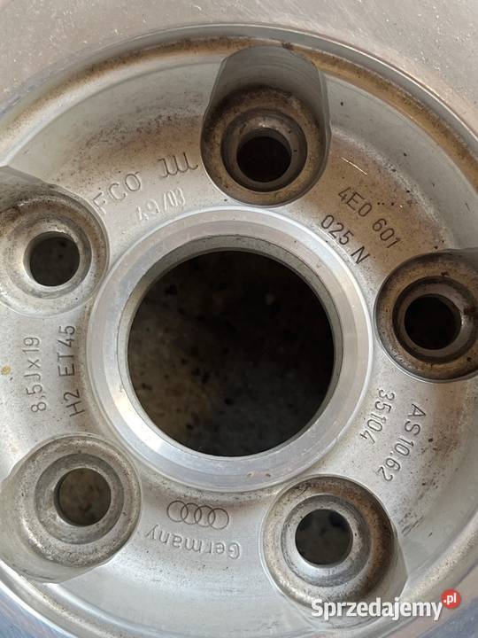 Flaga i opona z zapasu Audi A8 4E0601025N 2004 wielkopolskie Poznań sprzedam